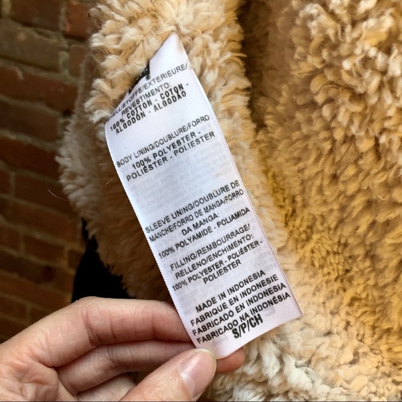 LEVI’S Dark Blue Shearling Lined Denim Jacket - Picture 7 of 8